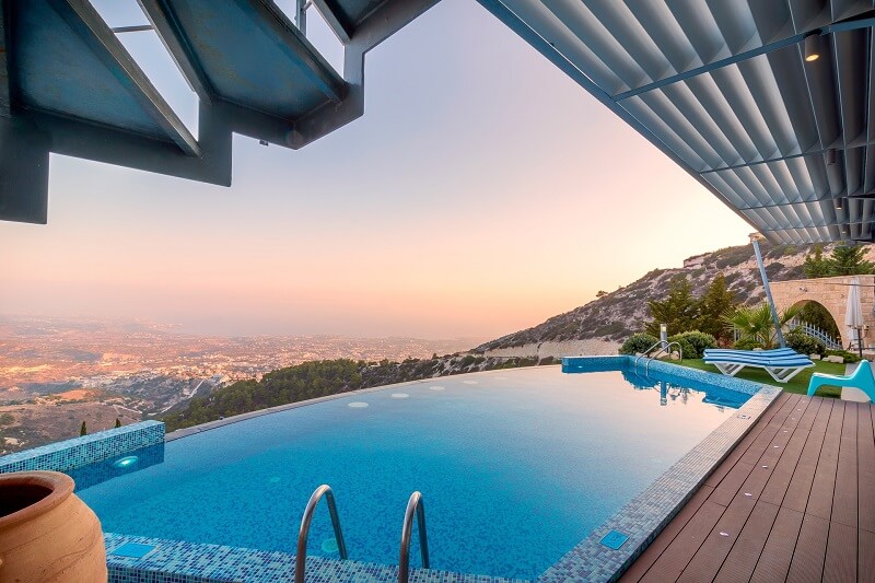 Piscina de una villa en la Costa del Sol